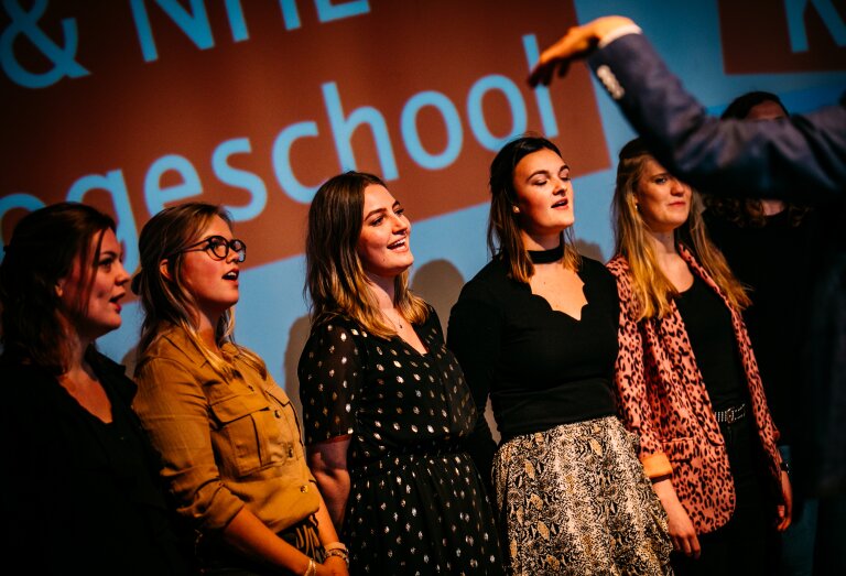 Optreden leerlingen voor muziekonderwijs in Hellendoorn