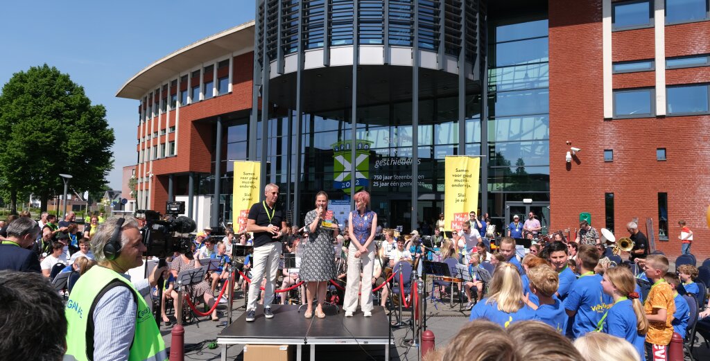 Steenbergen ontvangt Méér Muziek in de Klas Bokaal