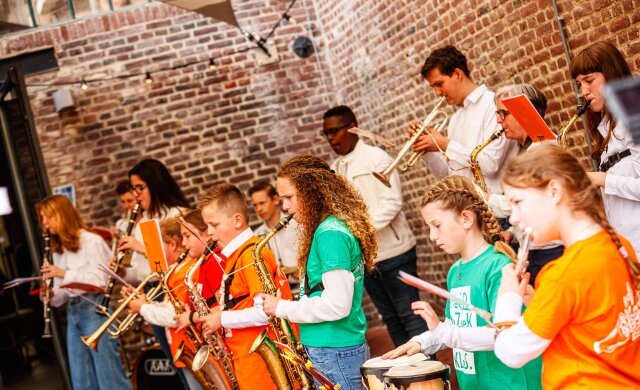 Zeeuwind doneert geld voor muziekinstrumenten voor speciaal onderwijs in Zeeland