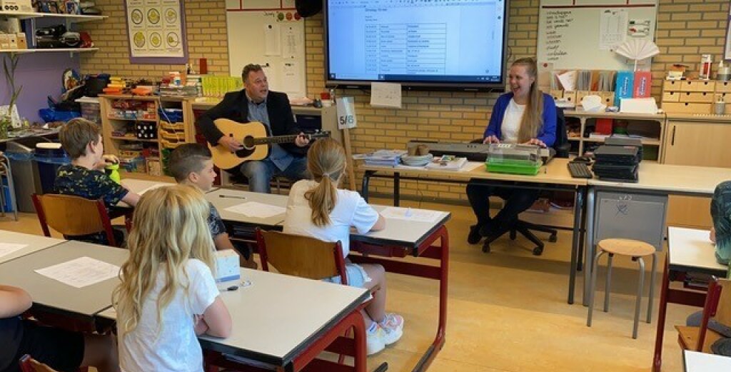 Schooldirecteur Maarten Tromp over muziek op zijn basisschool in de thuiswerktijd